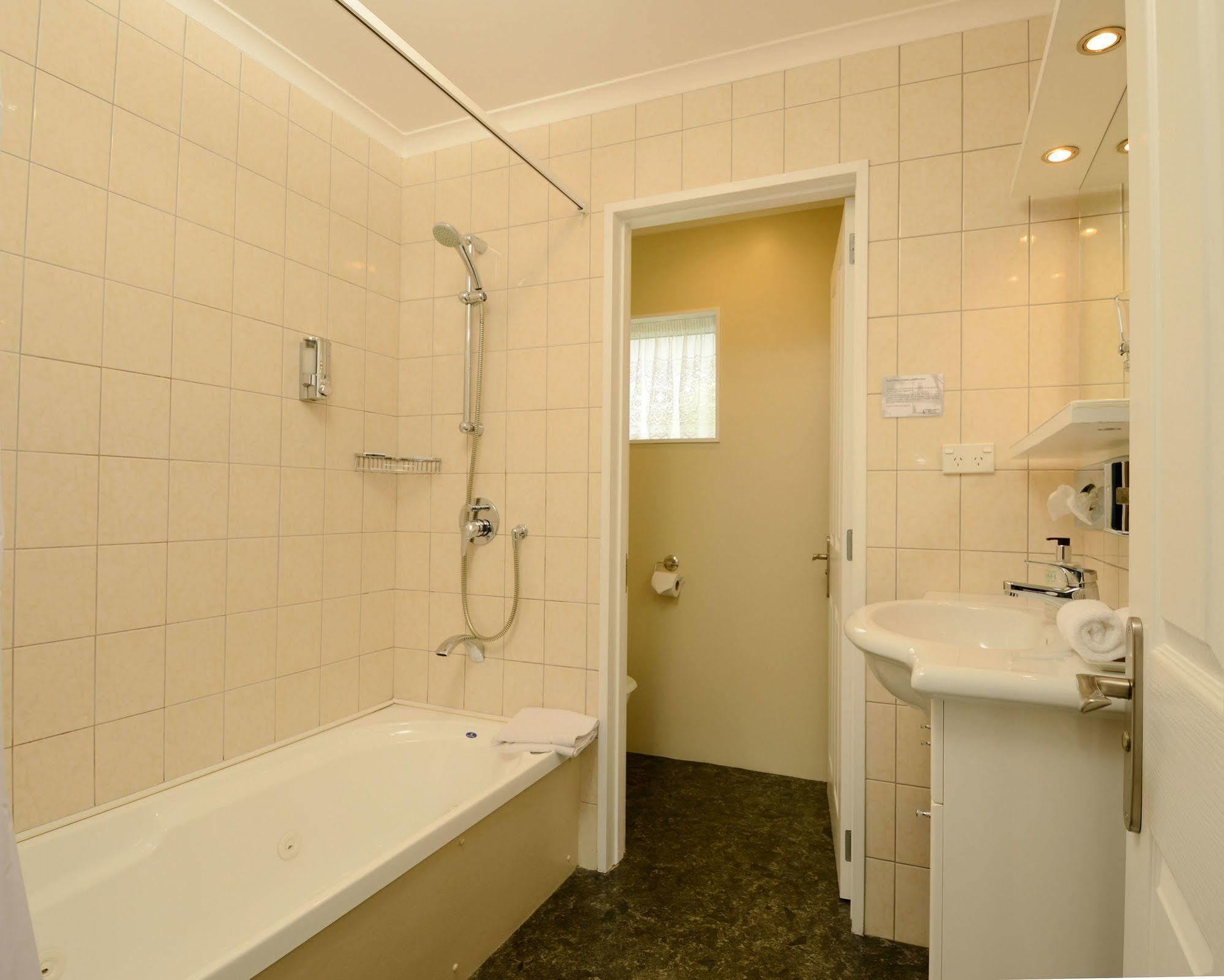 Tower Lodge Motel Invercargill Buitenkant foto